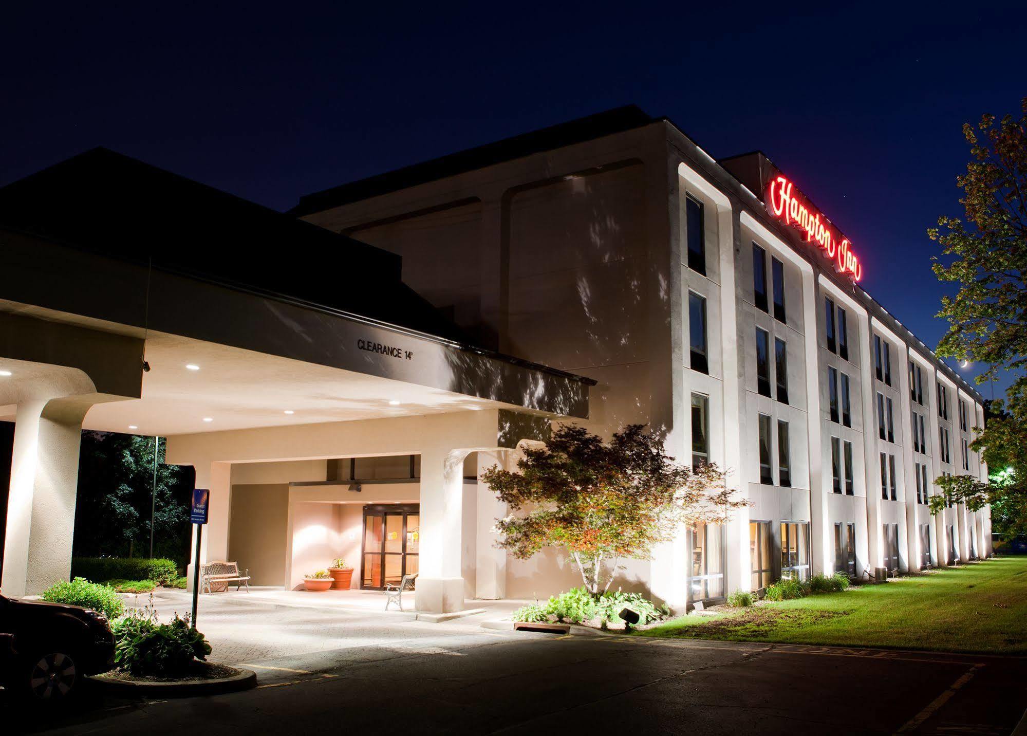 Hotel Hampton 3*